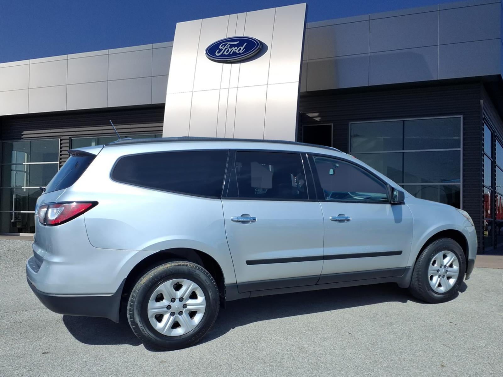 Used 2017 Chevrolet Traverse LS with VIN 1GNKRFED0HJ307811 for sale in Bowling Green, KY