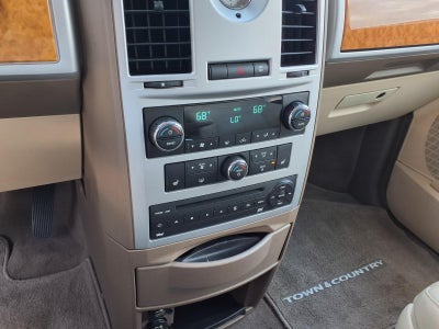 2010 Chrysler Town & Country Limited