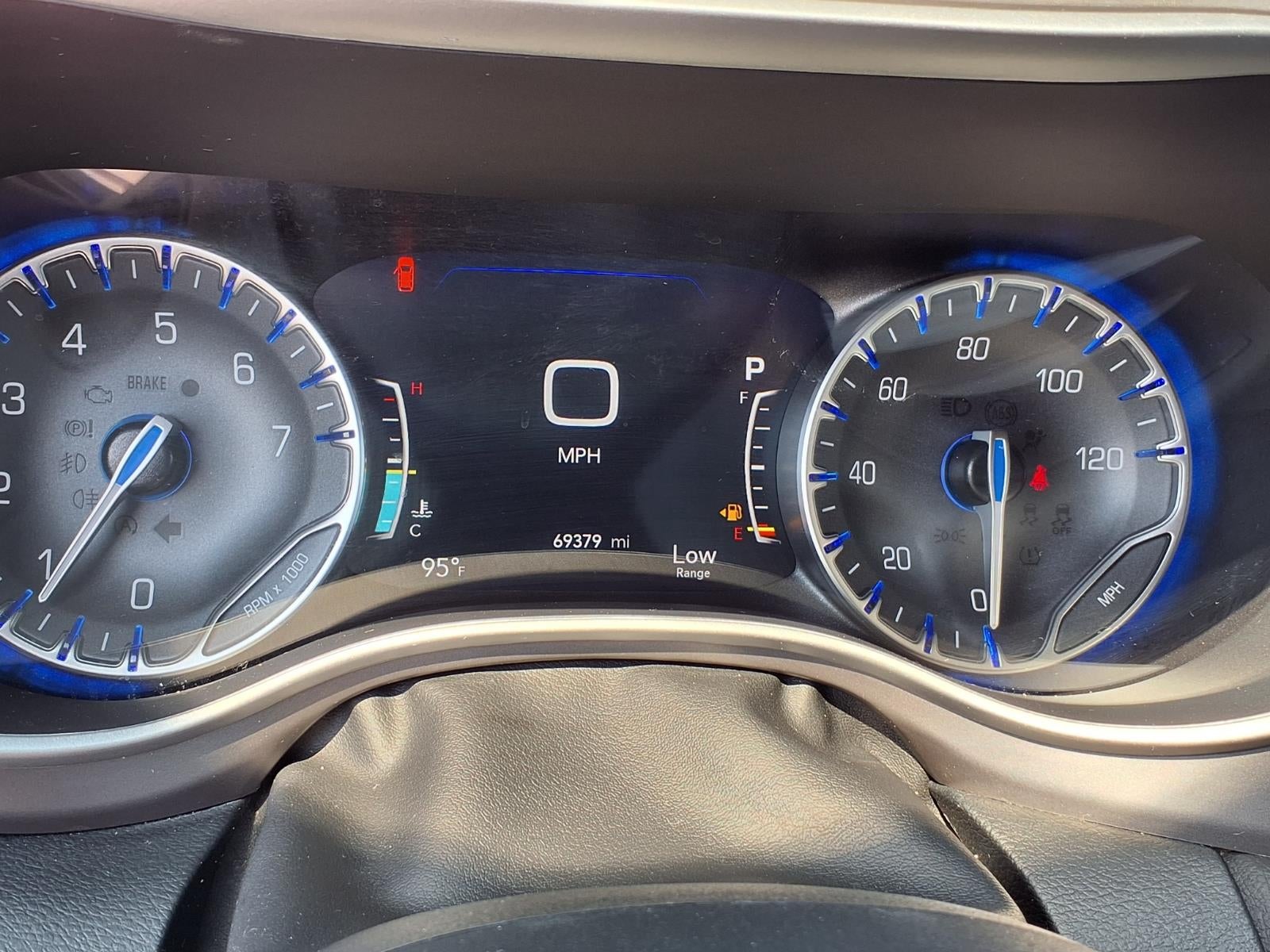 2025 Chrysler Pacifica Select