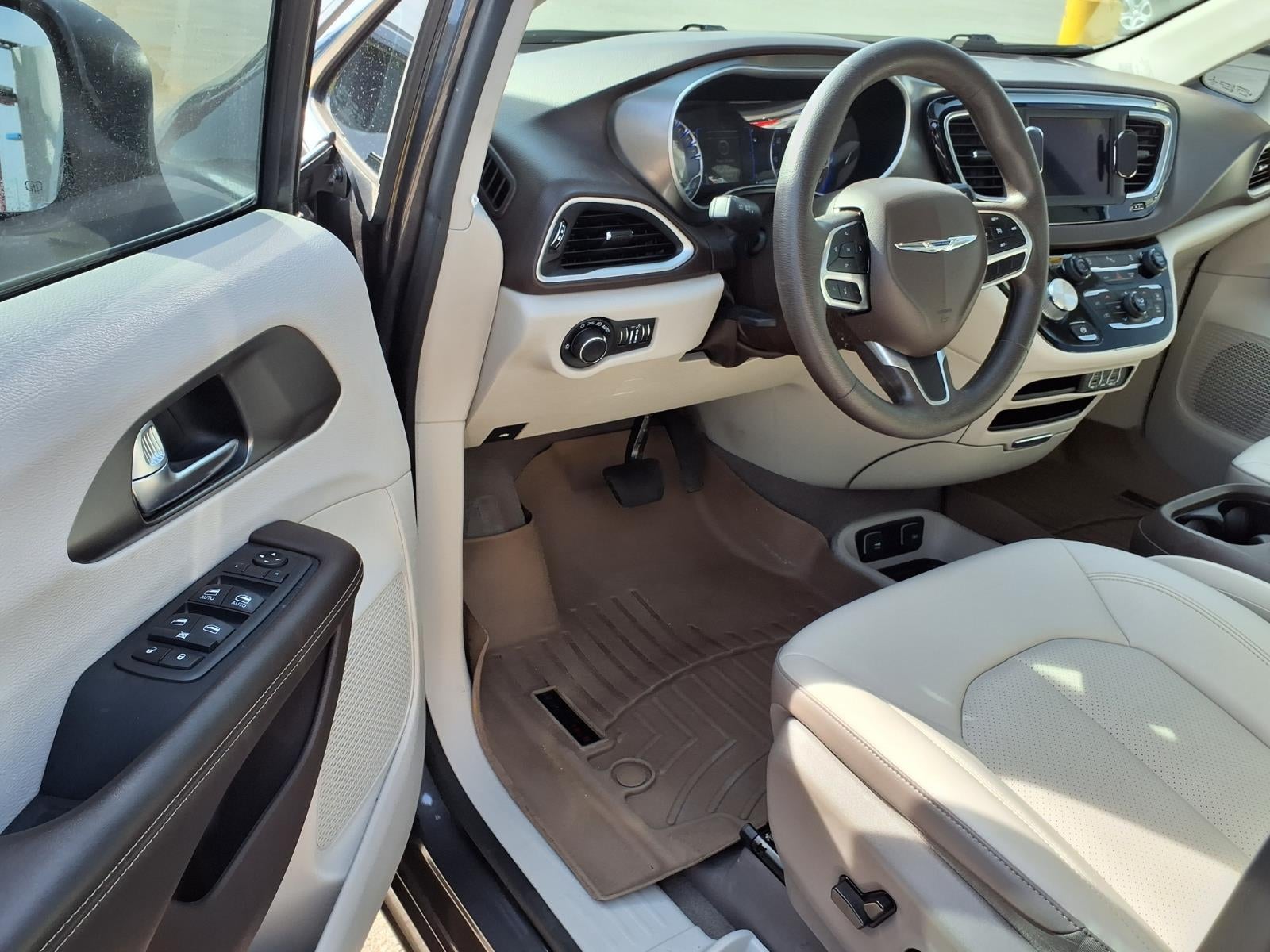 2021 Chrysler Voyager LXI