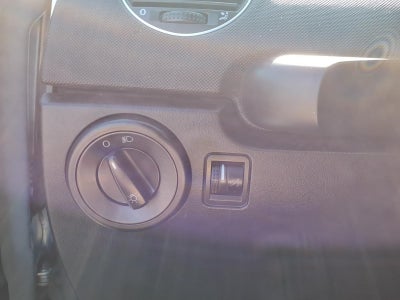 2010 Volkswagen New Beetle 2dr Auto