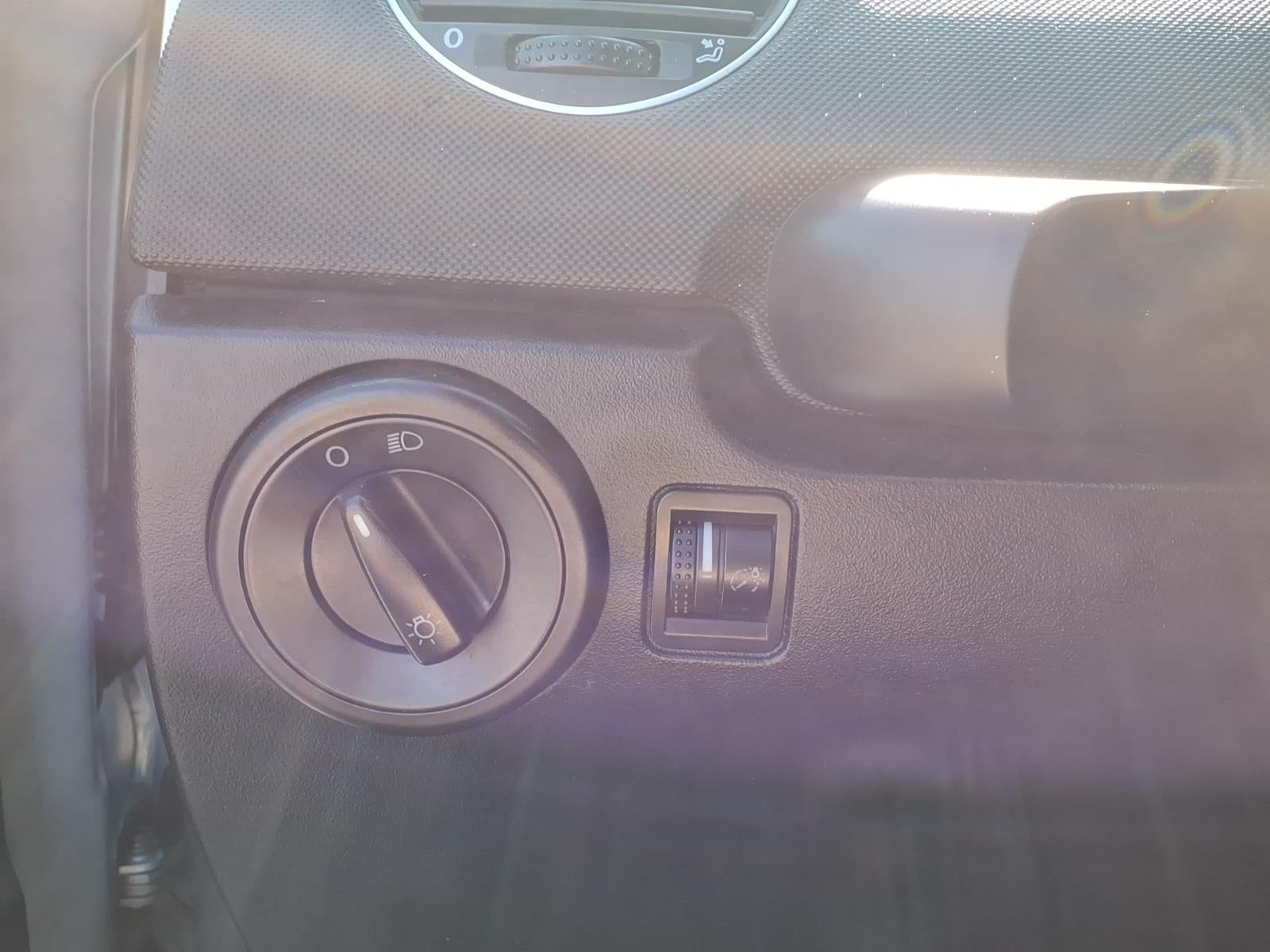 2010 Volkswagen New Beetle 2dr Auto