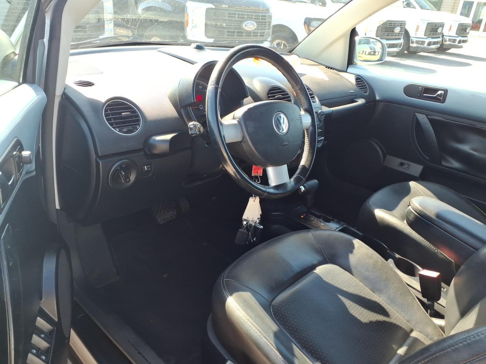 2010 Volkswagen New Beetle 2dr Auto