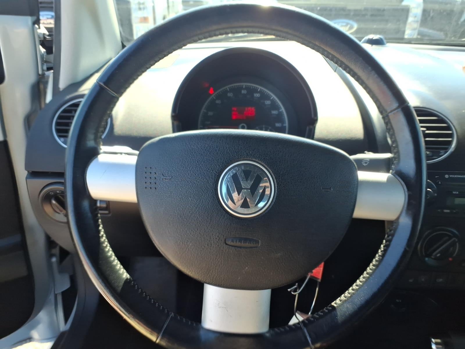 2010 Volkswagen New Beetle 2dr Auto