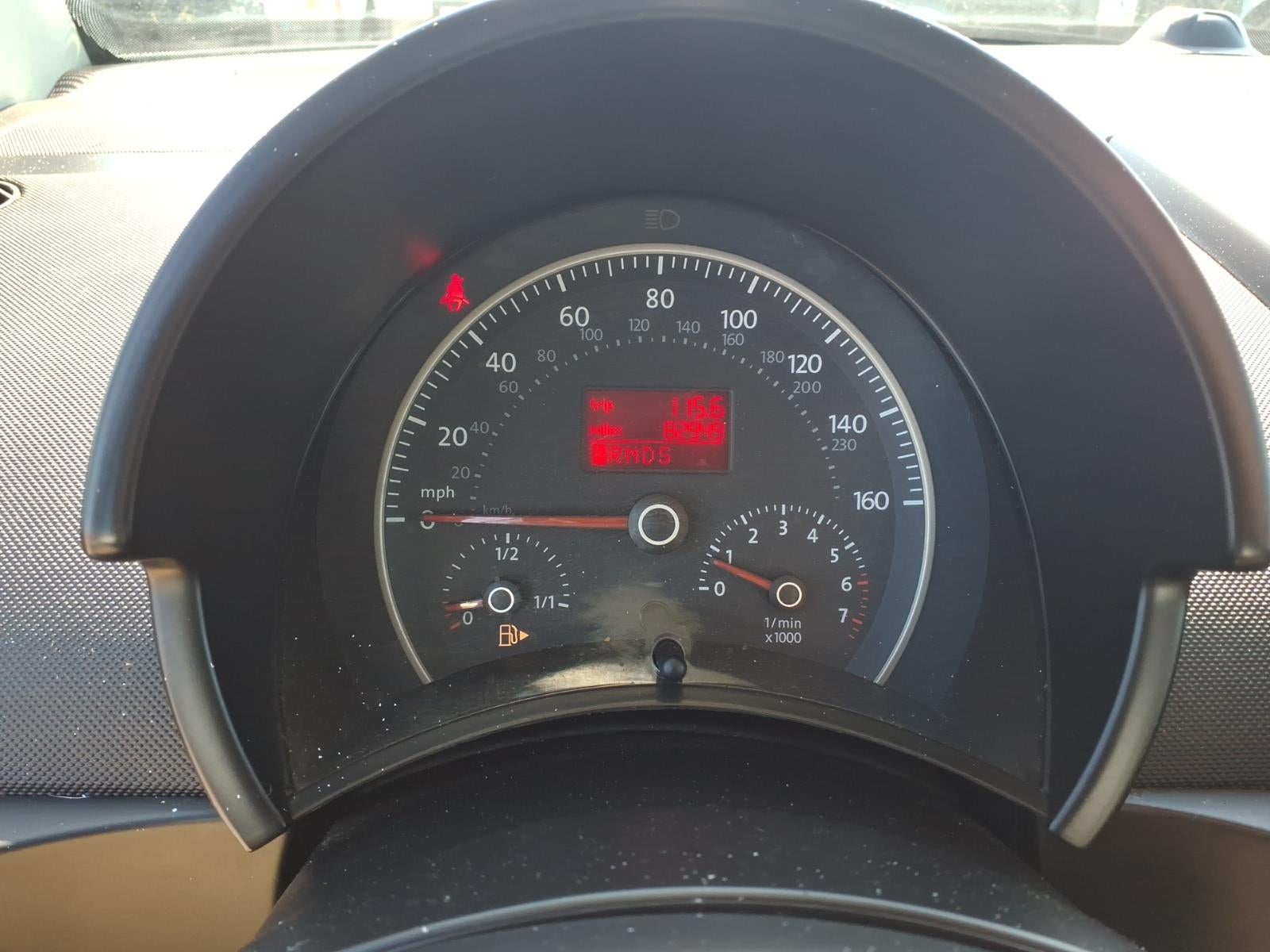2010 Volkswagen New Beetle 2dr Auto