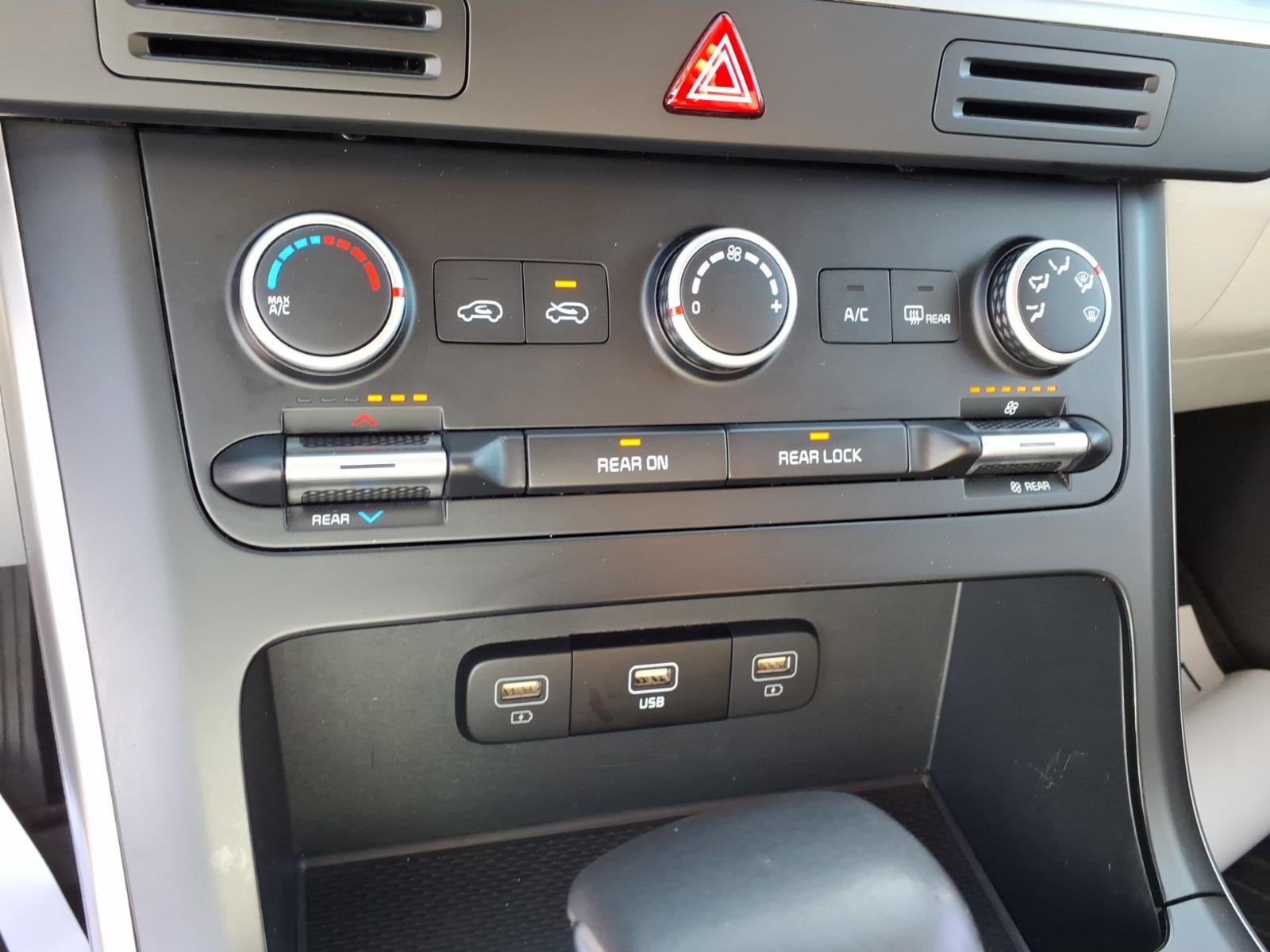 2023 Kia Carnival LX