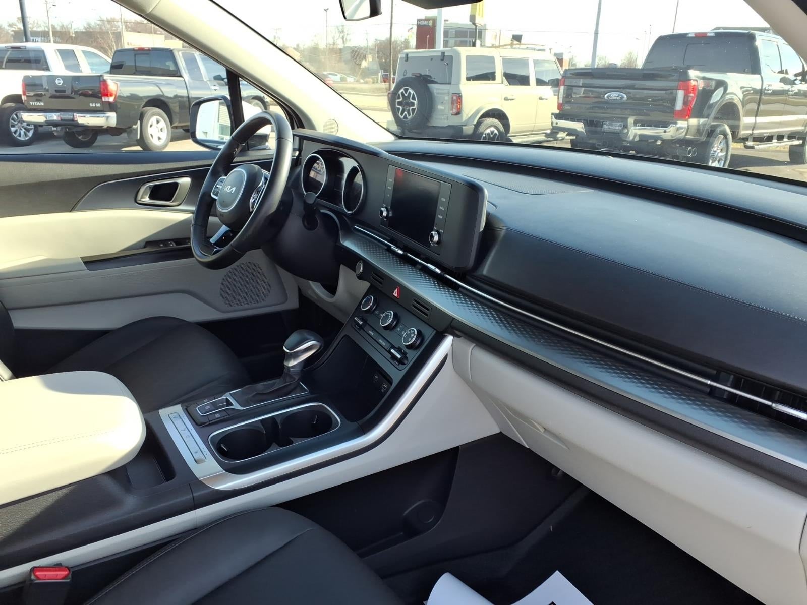 2023 Kia Carnival LX