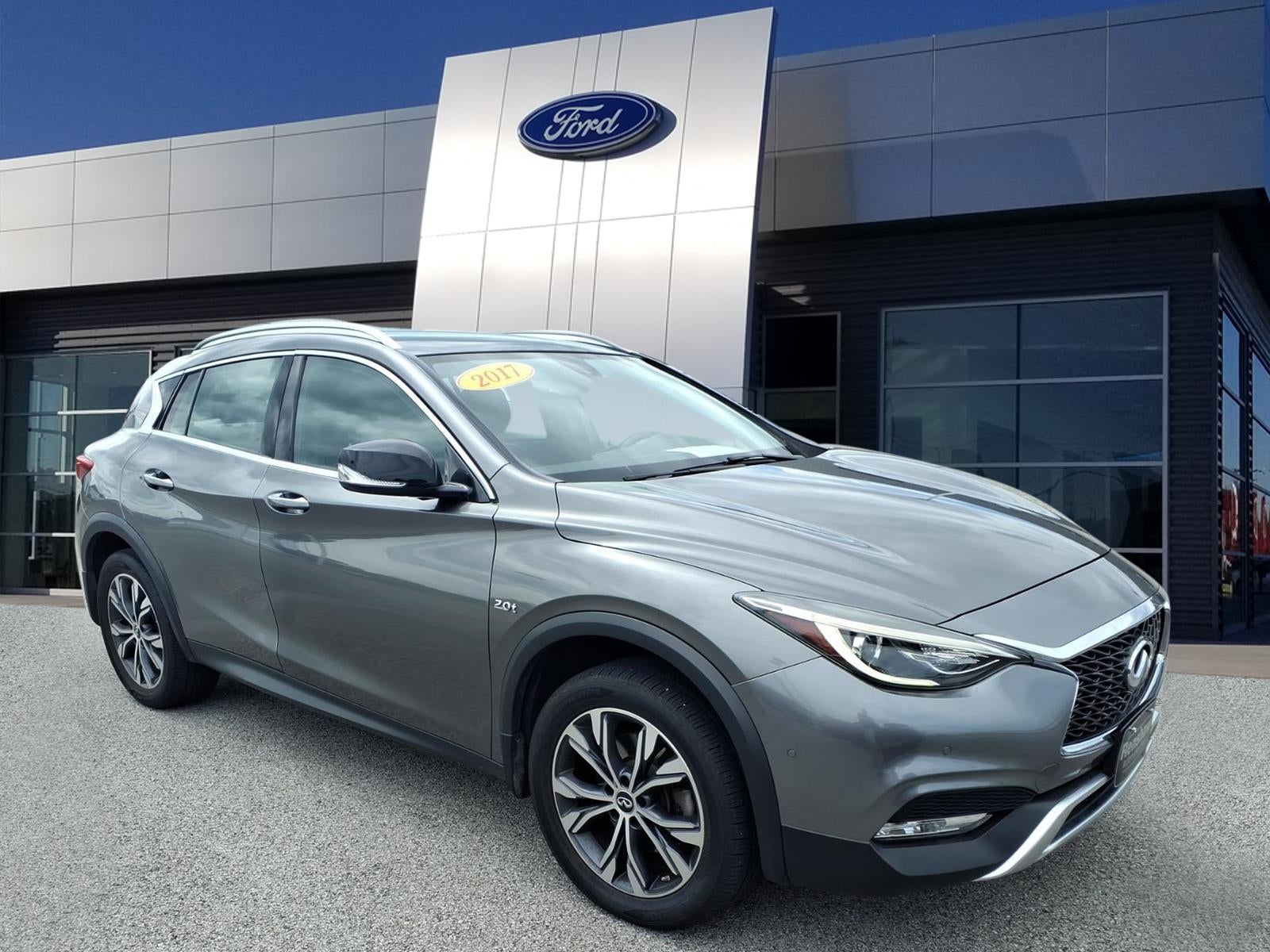 2017 INFINITI QX30 Premium