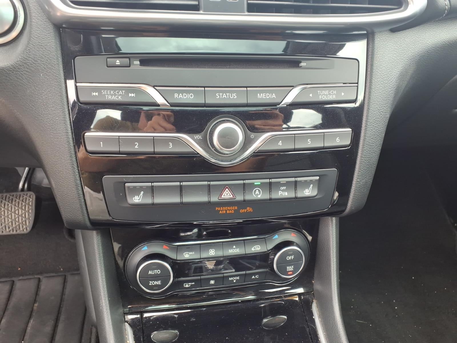 2017 INFINITI QX30 Premium