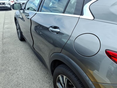 2017 INFINITI QX30 Premium