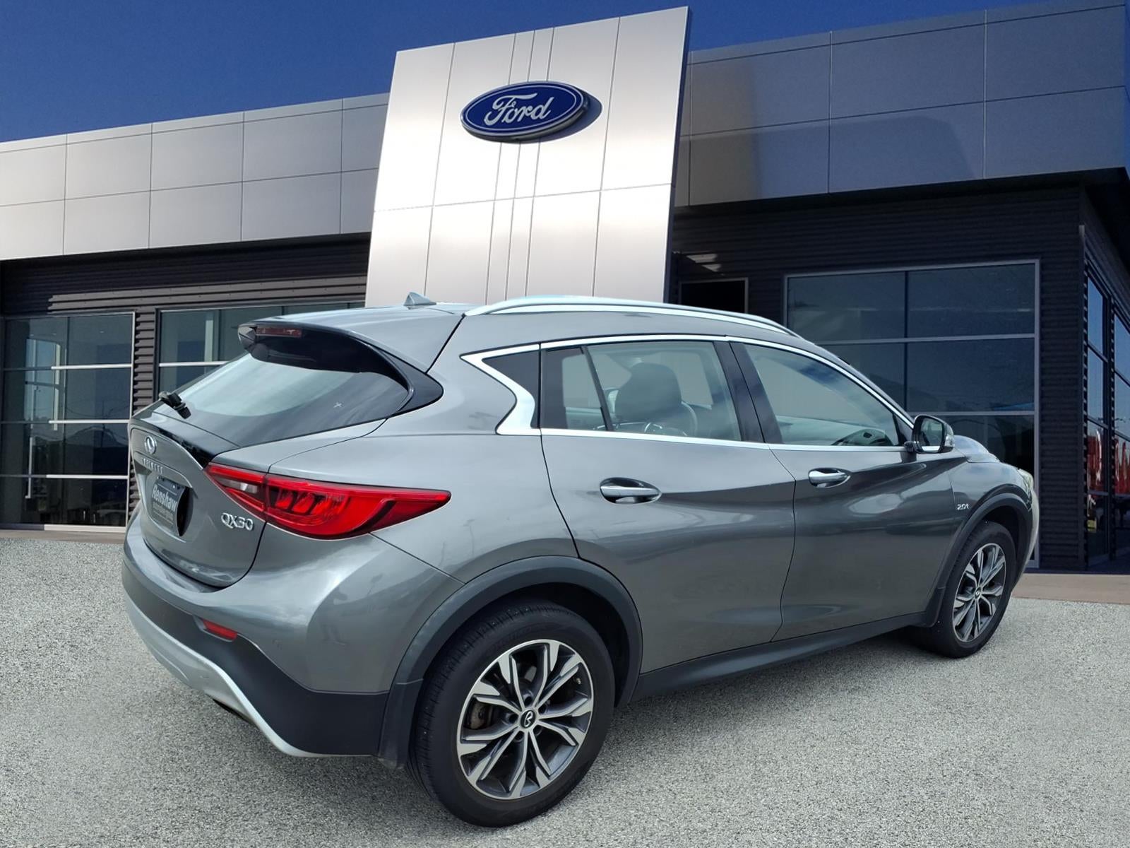 2017 INFINITI QX30 Premium