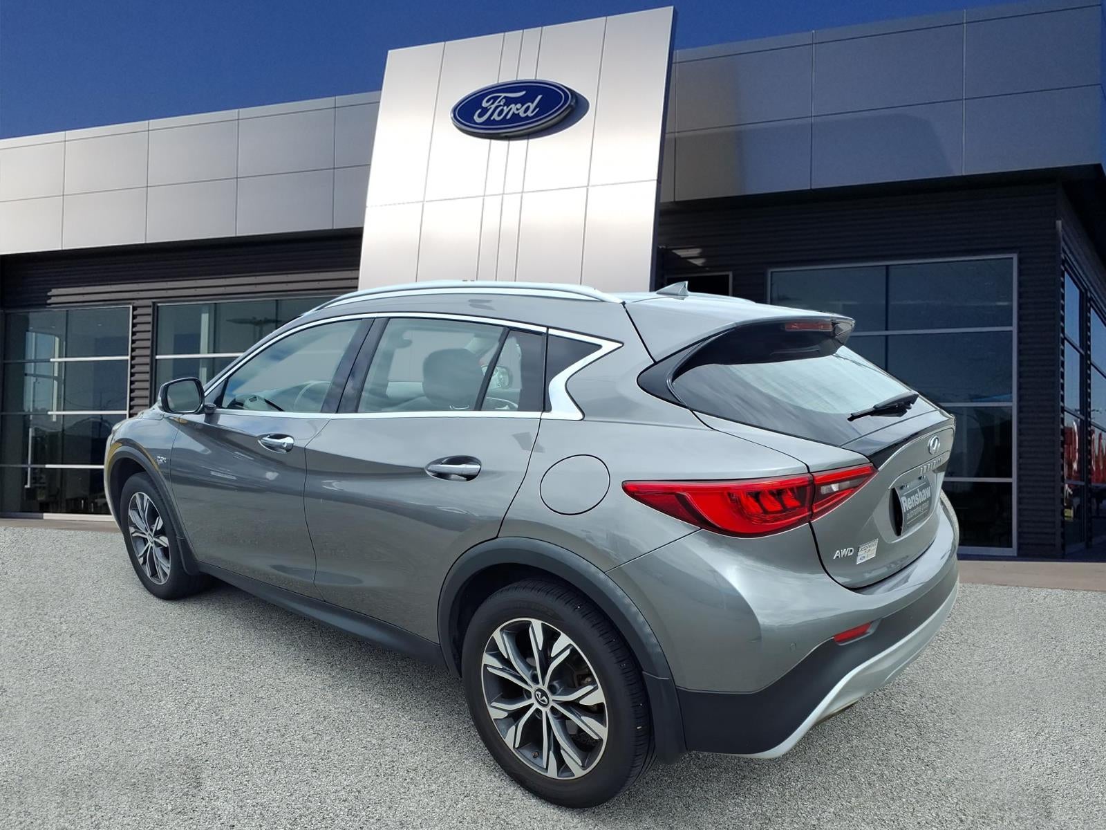 2017 INFINITI QX30 Premium