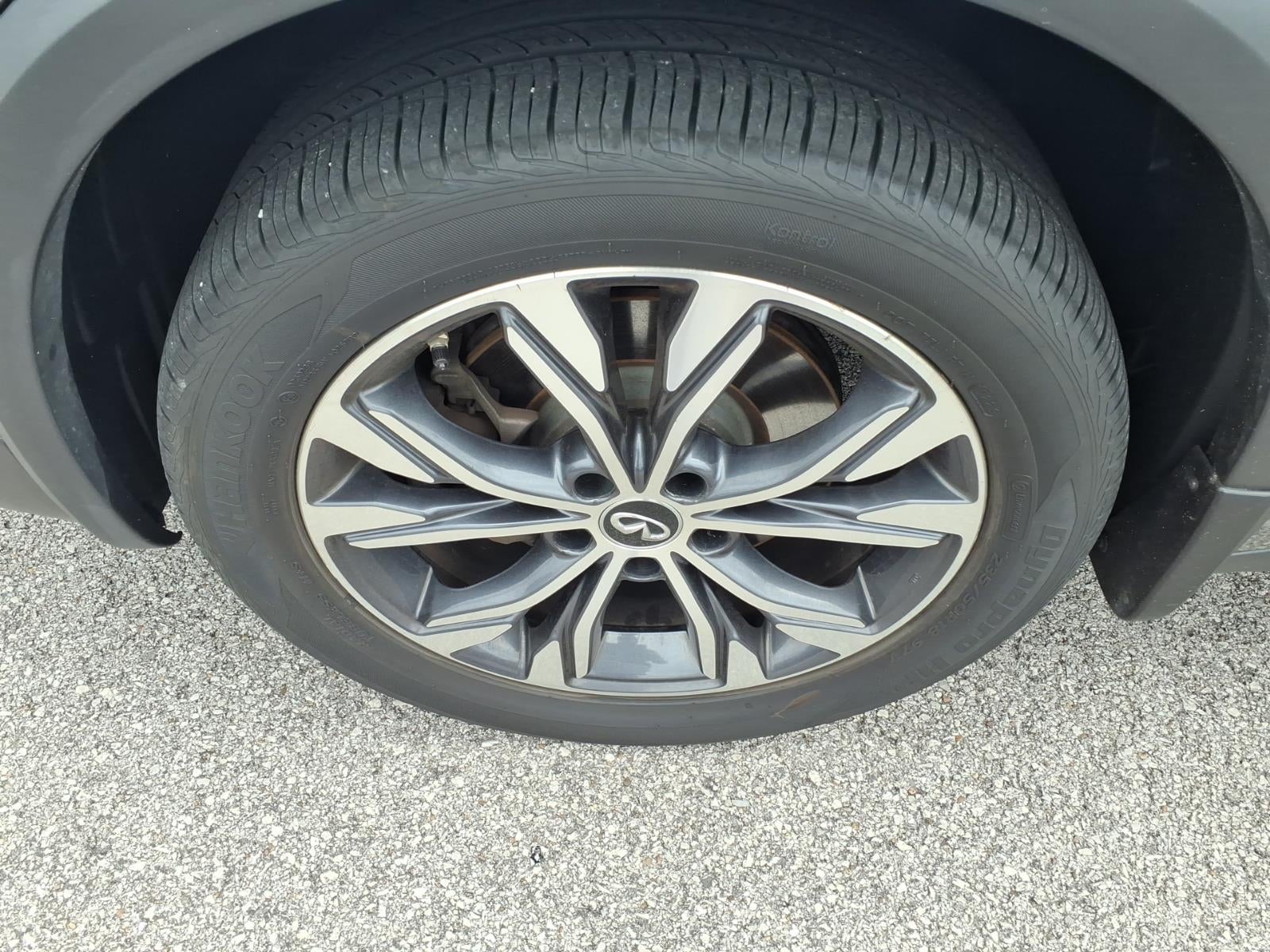 2017 INFINITI QX30 Premium