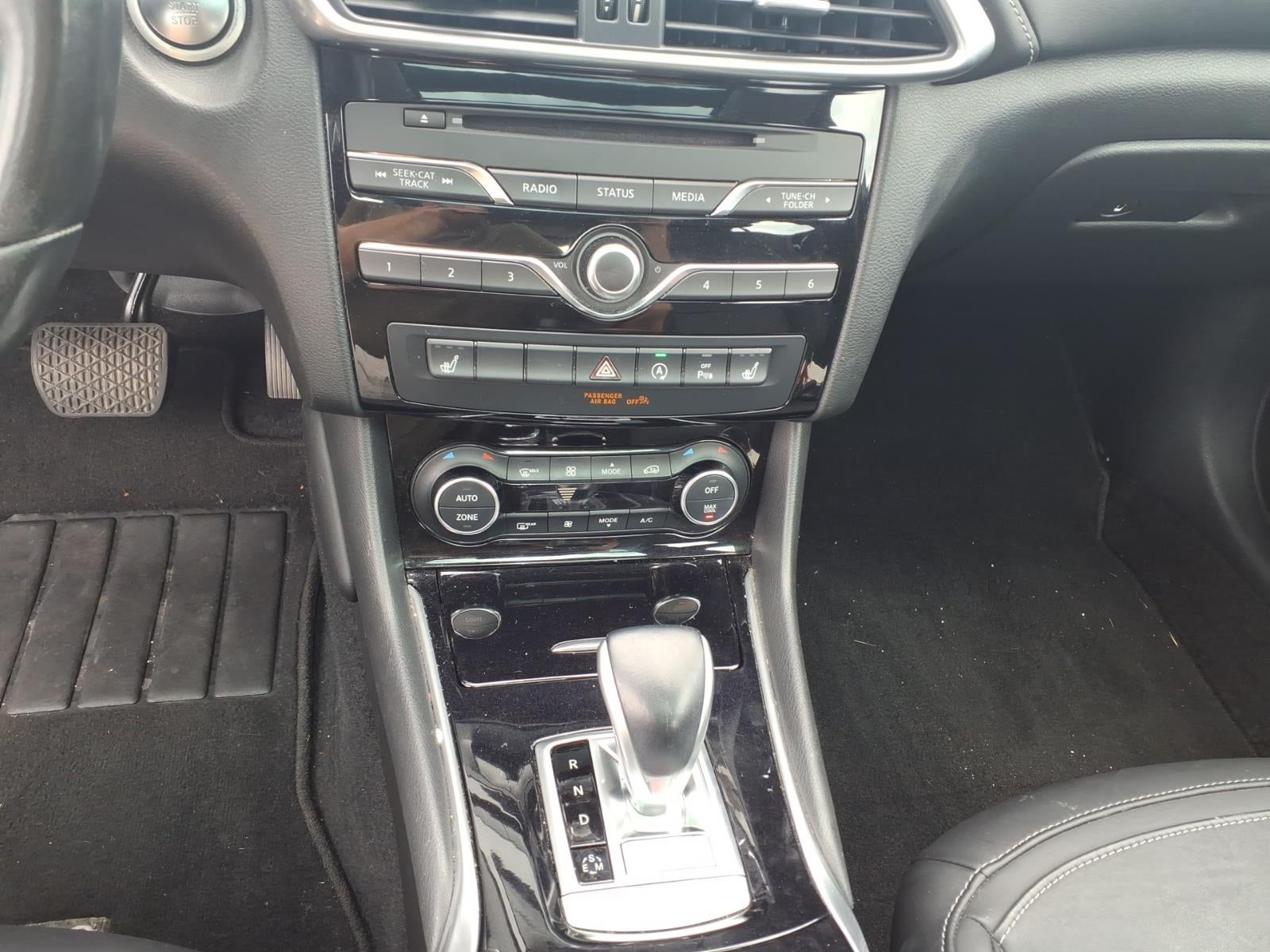 2017 INFINITI QX30 Premium