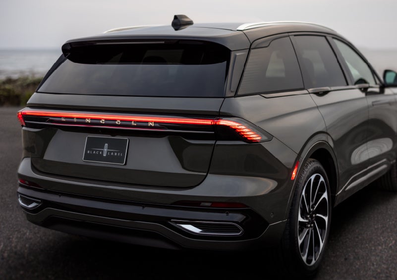 The rear of a 2024 Lincoln Black Label Nautilus® SUV displays full LED rear lighting. | Greenwood Lincoln in Bowling Green KY
