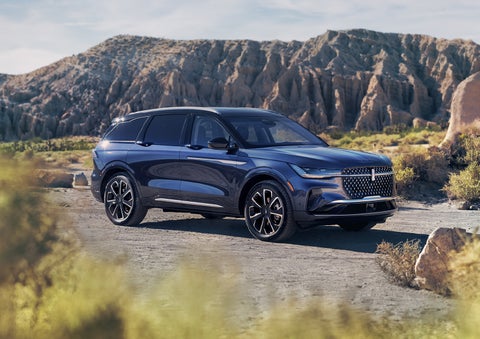 A 2024 Lincoln Nautilus® SUV is parked in a desert national park. | Greenwood Lincoln in Bowling Green KY