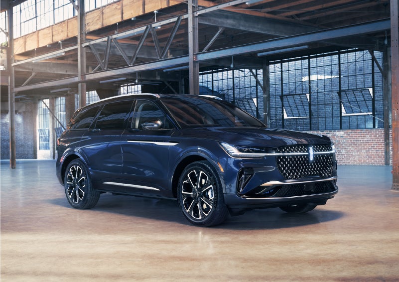 A 2024 Lincoln Nautilus® SUV is parked in an industrial space. | Greenwood Lincoln in Bowling Green KY