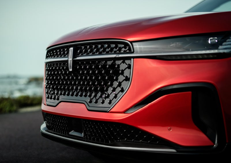 The sleek grille of a 2024 Lincoln Nautilus® SUV with the available Jet Appearance Package makes a bold statement. | Greenwood Lincoln in Bowling Green KY