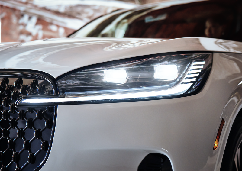 A close-up of a headlamp on the 2025 Lincoln Aviator® SUV is shown. | Greenwood Lincoln in Bowling Green KY