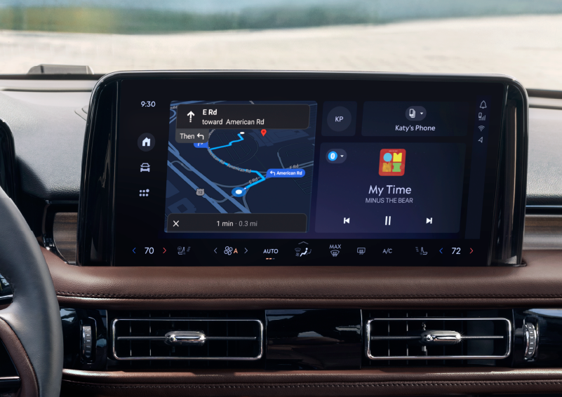 The 13.2-inch LCD touchscreen is showcased. | Greenwood Lincoln in Bowling Green KY