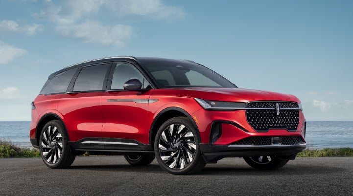 A 2025 Lincoln Nautilus® Reserve model is shown with the stylish available Jet Appearance Package. | Greenwood Lincoln in Bowling Green KY