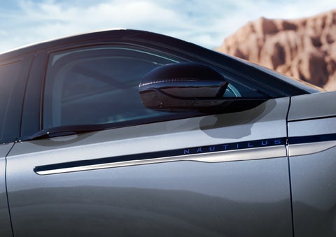 Blue lettering on the side of the vehicle that reads nautilus indicates the available hybrid powertrain. | Greenwood Lincoln in Bowling Green KY