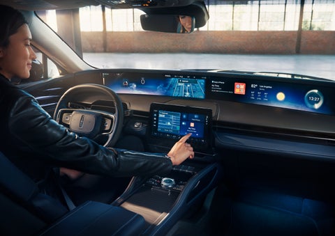 The driver of a 2025 Lincoln Nautilus® SUV interacts with the center touchscreen. | Greenwood Lincoln in Bowling Green KY