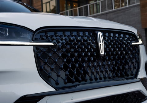 The front grille of a 2026 Lincoln Aviator® SUV is shown. | Greenwood Lincoln in Bowling Green KY
