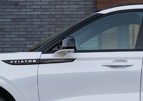 The driver’s side door and fender badging of a white 2026 Lincoln Aviator® SUV are showcased. | Greenwood Lincoln in Bowling Green KY