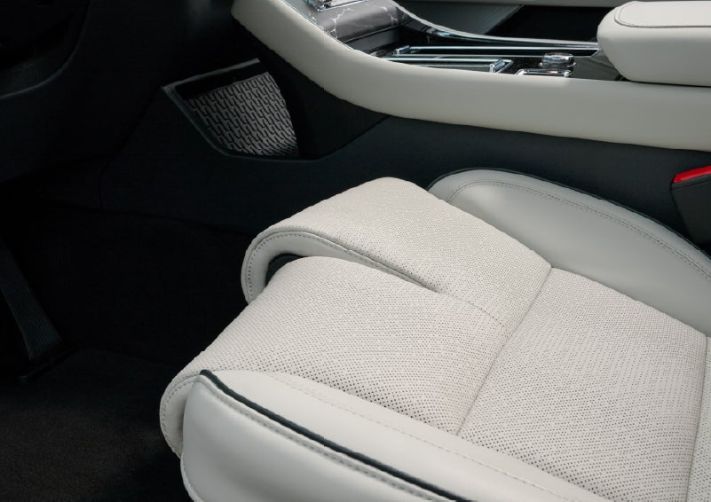 The front passenger Perfect Position seat is shown with the thigh extender adjusted.| Greenwood Lincoln in Bowling Green KY