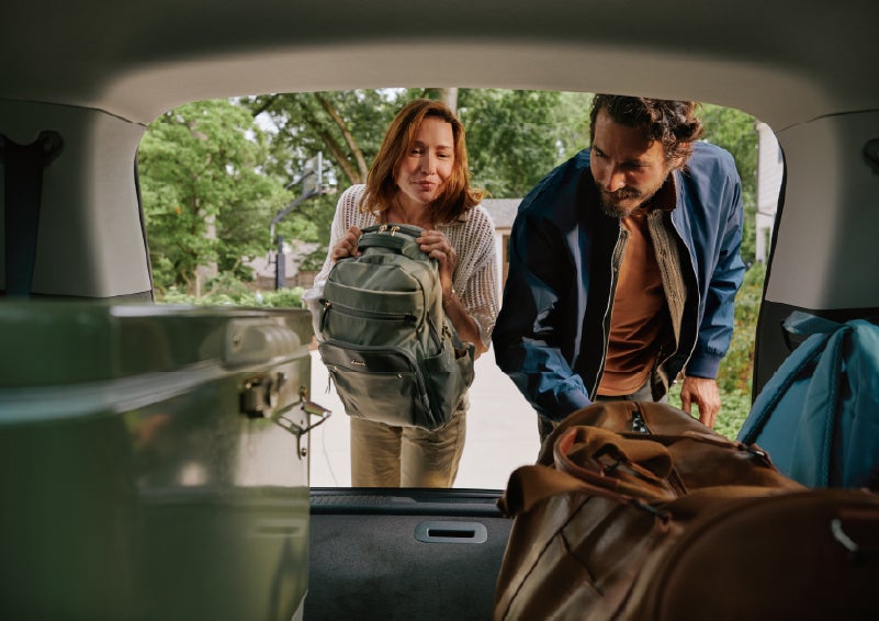 A couple loads luggage into the rear of a 2027 Lincoln Aviator® Black Label™ SUV..e 202 | Greenwood Lincoln in Bowling Green KY